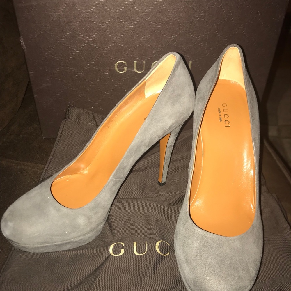 Gucci Suede Pumps